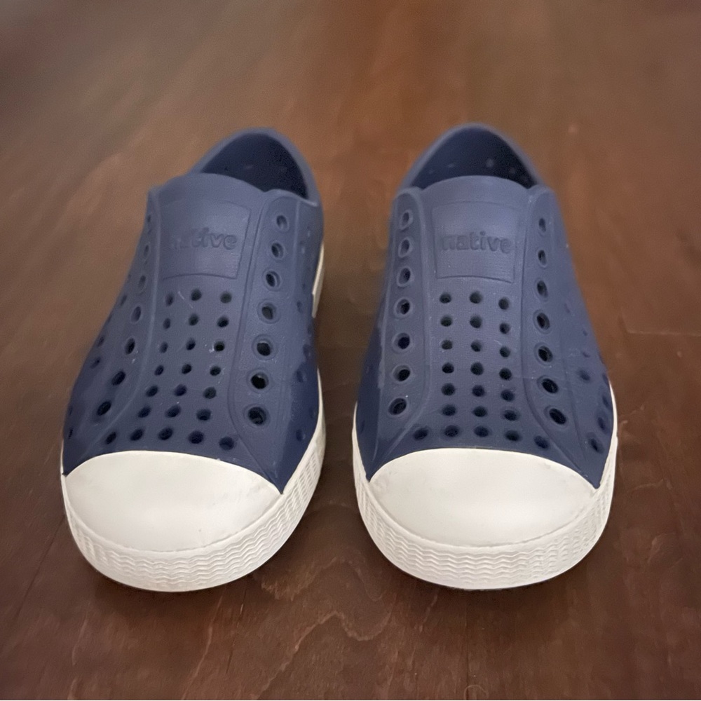 Native Jefferson Navy Blue Sneakers C9